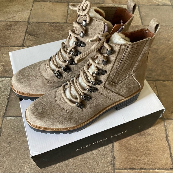 American Eagle Sherpa Boots - Picture 2 of 5